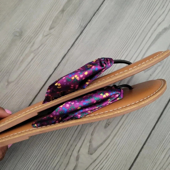 Matilda Jane Womens Flip Flop Sandals Size 7 Purple Satin Floral Print Slip On - Picture 3 of 4